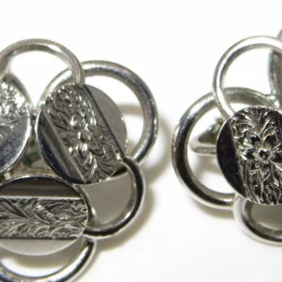 Silver Colored Necklace With Clip On Earrings - Picture 2 of 6